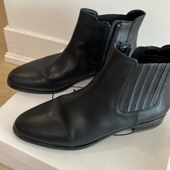 Steve Madden Black Leather Bootie for Fall. Like new! - Picture 4 of 5